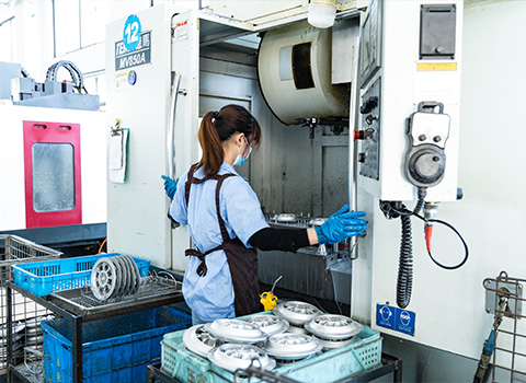 鋁壓鑄件為何成為汽車輕量化的**?