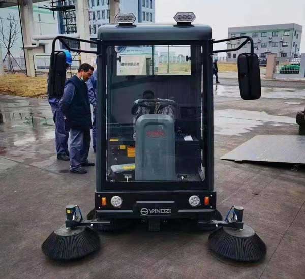 安徽揚(yáng)子掃地車(chē)，全封閉式吸塵清掃